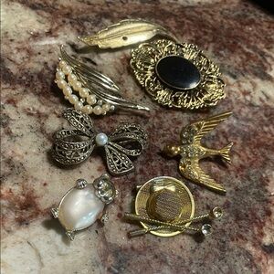 Vintage Brooch collection.
Bundles and offers welcome